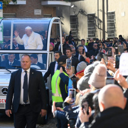 Papež na enem od potovanj (photo: VaticanNews / Simone Risoluti)