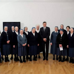 Predsednik Pahor pri uršulinkah (photo: Urad predsednika)