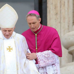 Georg Gänswein s papežem Benediktom XVI. (photo: Twitter profil Georga Gänsweina)