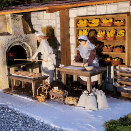 Pekovka valja testo, pek peče kruh (photo: Rok Mihevc)