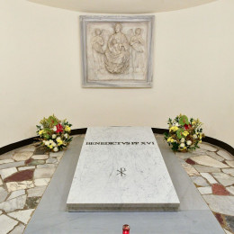 Grob papeža Benedikta XVI. (photo: Vatican Media)