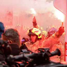 Protestni shod poklicnih gasilcev  (photo: STA)