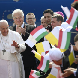 Papež Frančišek je prispel na Madžarsko (photo: Vatican News)