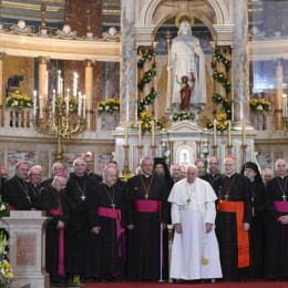 Papež z madžarskimi škofi (photo: Vatican News)