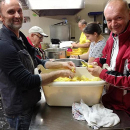 Prostovoljci Vincencijeve zveze dobrote pomagajo brezdomcem (photo: VCD)