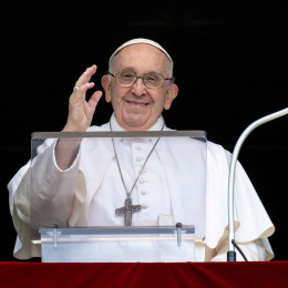 Papež Frančišek po operaciji (photo: Vatican Media)