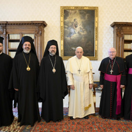 Pri papežu delegacija carigrajskega ekumenskega patriarhata (photo: Divisione Produzione Fotografica)