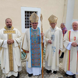 Novomašnik, škofa in diakon (photo: Janko Rezar)