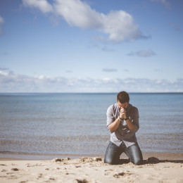 Vsakdanja duhovna drža je ob molitvi tudi blagoslavljanje.  (photo: PixaBay)