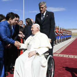 Papež ob odhodu iz Mongolije (photo: Vatican News)