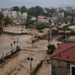 Poplave na Volosu v Grčiji (photo: PapaSugar / Twitter Zajem zaslona)