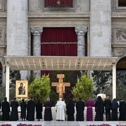 Poleg papeža Frančiška so bili na Trgu prisotni patriarhi, škofje in voditelji različnih krščanskih Cerkva (photo: Vatican Media)
