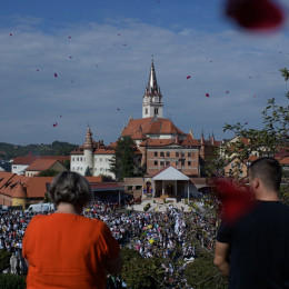 Zbrani pred svetiščem Marija Bistrica (photo: Glas koncila)