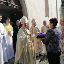 škof Andrej Glavan po slovesni sveti maši (photo: Foto Lidija Markelj)