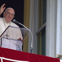 Papež po molitvi Angelovega češčenja (photo: VaticanNews)