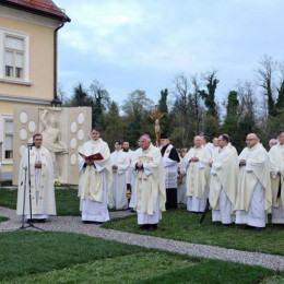 Blagoslov obeležja dvanajstim mučeniškim duhovnikom (photo: Jože Potrpin)