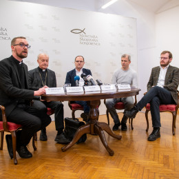 Novinarska konferenca Slovenske škofovske konference in katoliških medijev (photo: Rok Mihevc)