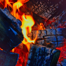 Kamin, gorenje, ogenj, žerjavica (photo: Pixabay / Gábor Adonyi)