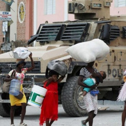 Ljudje bežijo iz glavnega mesta Haitija (photo: Vatican media)