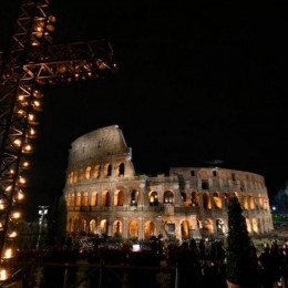 Križev pot v rimske Koloseju (photo: Vatican media)