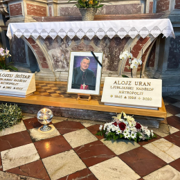 Grob nadškofa Alojza Urana (photo: Nadškofija Ljubljana)