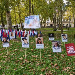 Slike znanih osebnosti, ki so bile namenjene za splav, pa so preživele (photo: Urša Cankar Soares)