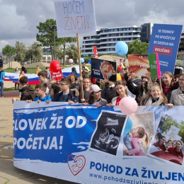 Številni mladi, družine z otroki in stari starši so se udeležili Pohoda za življenje v Kopru (photo: Marjana Debevec)