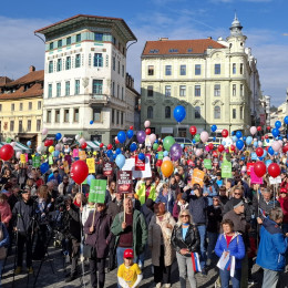 Več kot 5000 ljudi na Pohodu za življenje v Ljubljani (photo: Marjana Debevec)