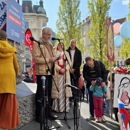 Igor Vojinović in predstavniki Zavoda Živim Igor Vojinović in predstavniki Zavoda Živim (photo: Marjana Debevec)