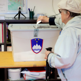 Referendum, volitve, glasovalna skrinjica (photo: Daniel Novakovič/STA)