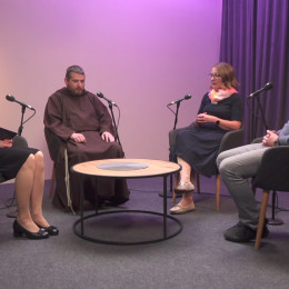 Marjana Debevec se bo pogovarjala z Darjo Pečnik, Mihom Novakom in br. Mirom Pavškom (photo: Izidor Šček)