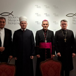 Predstavniki verskuih skupnosti na današnji novinarski konferenci (photo: Marjana Debevec)