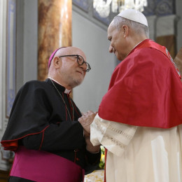 Papež Leon XIV. z nadškofom Martinom Kmetcem (photo: Vatican media)