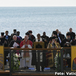 Papež Leon XIV. in verski voditelji (photo: Elisabetta Trevisan/vatican Media)