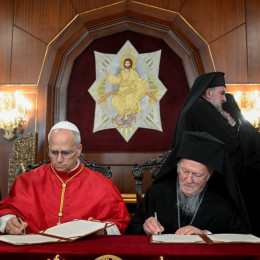 Podpis deklaracije, papež in patriarh (photo: Vatican Media)