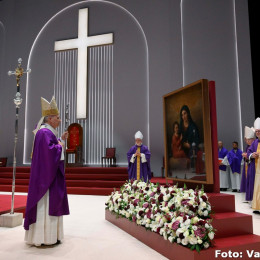 Papež med sveto mašo v Carigradu (photo: Simone Risoluti/Vatican Media)