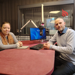 Gostja Urška Česnik in voditelj oddaje Blaž Lesnik (photo: Andrej Šinko)