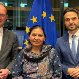 Matej Tonin s pakistansko kristjanko Shagufto Kausar, ki je kar osem let zaradi laži preživela v zaporu (photo: FB Matej Tonin)