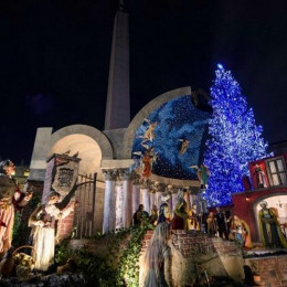 Jaslice in božično drevo (photo: Vatican Media)