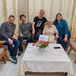 S. Bogdana, televizijska ekipa in Jana Lampe iz Slovenske karitas na terenu (photo: Slovenska karitas)