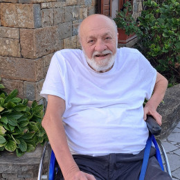 Vojko Gašperut pred domačo hišo avgusta letos (photo: Neva Flajs)