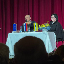 Pogovor v Mengšu (photo: Vir: x SDS)