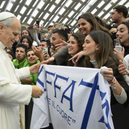 Papež z mladimi iz rimske škofije (photo: Mario Tomassetti)