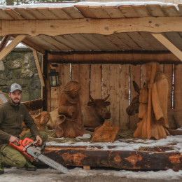 Matej Urh pred jaslicami v Borovnici (photo: osebni arhiv)