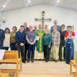 P. Tomaž Majcen z verniki (photo: FB p. Tomaž Majcen)