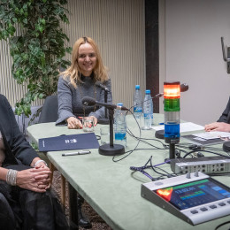 Petra Juvančič, Ajša Vodnik in Bojan Ivanc v studiu Radia Ognjišče (photo: ARO)