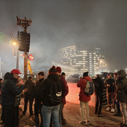 Kmetje bodo tudi ponoči vztrajali pred parlamentom. (photo: Copa Cogeca)