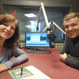 Nataša Ličen v studiu radia Ognjišče z dr. Dragom Jerebicem med snemanjem oddaje Za življenje  (photo: NL)
