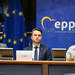 Osrednji govorci na temo preganjanja kristjanov (photo: Pisarna evropskega poslanca Mateja Tonina)