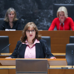 Zaprisega novoizvoljene varuhinje človekovih pravic Simone Drenik Bavdek (photo: STA / Daniel Novakovič)